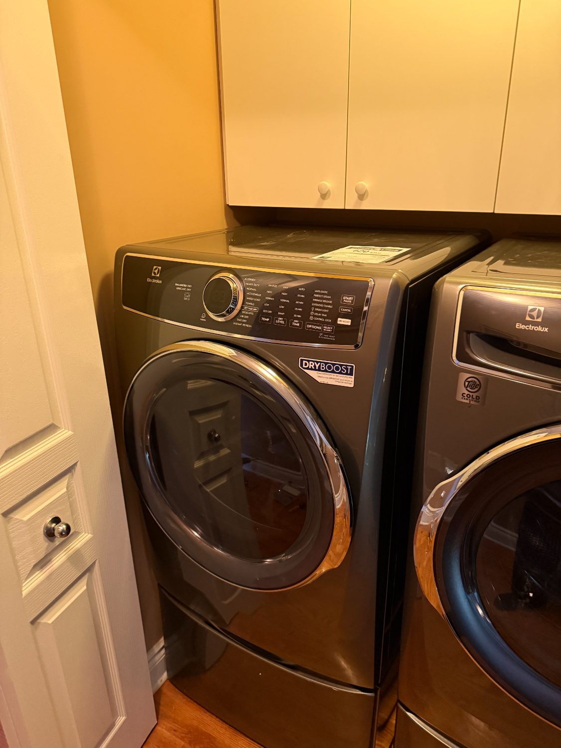 Washer and dryer installed side by side